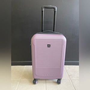 Tag lilac 22” carry on luggage Hardcase
